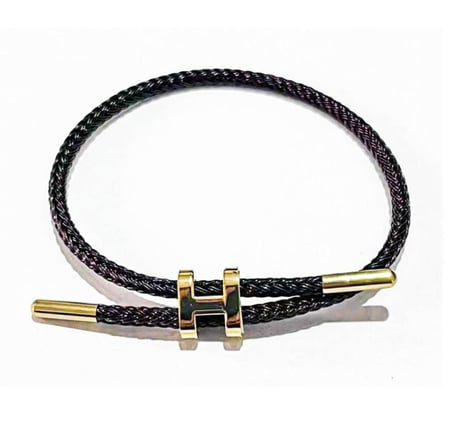 اسوارة H  الجميلة