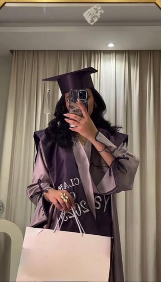 عبايه تخرج لون موف مع وشاح لون بنفسجي-متجر فرح