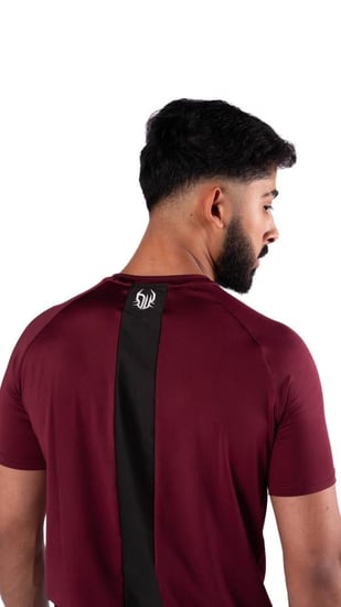 DW Essential Muscle Fit in Maroon