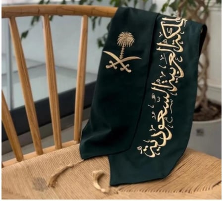 وشاح اليوم الوطني سيفين ونخلة