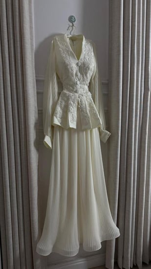 فستان باربي مطرز ناعم