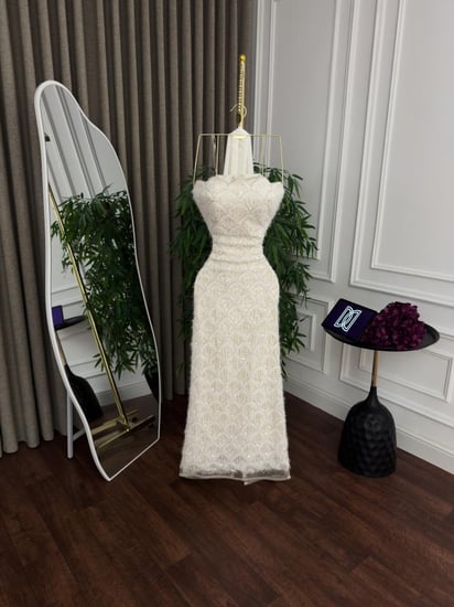 فستان سهرة أبيض فخم