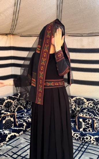 جلابية للتأسيس لونين مع طرحة