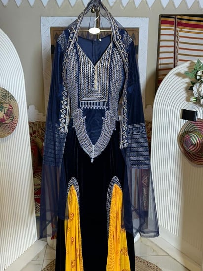 جلابية باللون الاسود للتأسيس