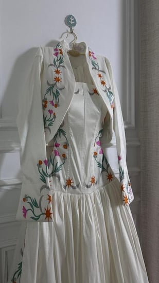 فستان نرجس الأبيض للعيد