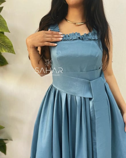 فستان شانتون مع كشكشة علوية