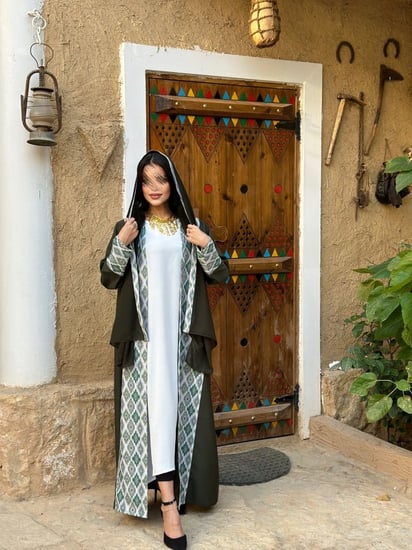 عبايه قماش كتان هندي اخضر مع طرحه اخضر طرف قماش كتان