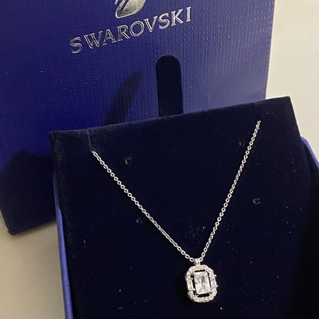 سلسال SWAROVSKI