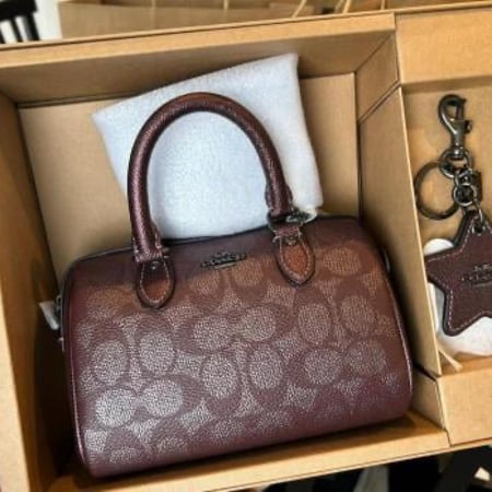 شنطة coach