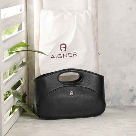 شنطة aigner