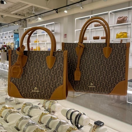 شنطة aigner