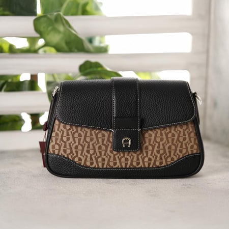 شنطة aigner
