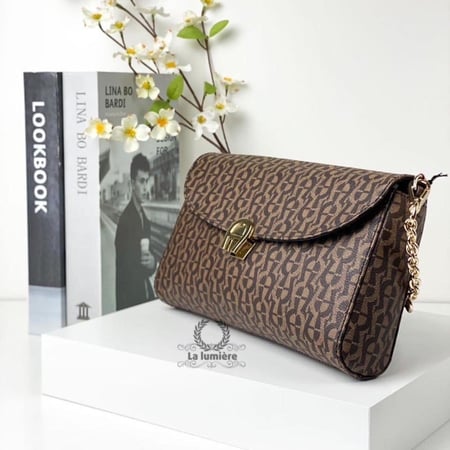 شنطة aigner