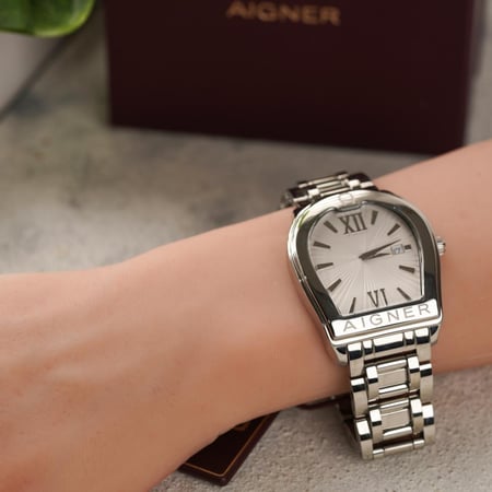 ساعة aigner