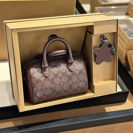 شنطة coach