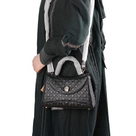 شنطة aigner