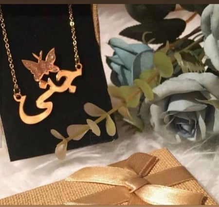 قلاده فراشه مع فصوص مطلي ذهب