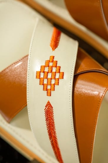 حذاء شرقي مريح