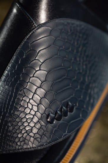 حذاء شرقي اسود