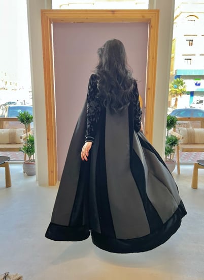 عباية شتوية راقية بتطريز أنيق