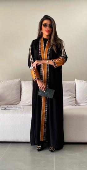 عباية عسيرية بتطريز تراثي راقي
