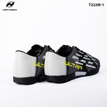 حذاء كرة قدم أسود الترا جديد هاتريك