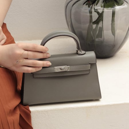 كيلي رمادي قفل فضي