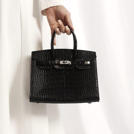 كروك وسط اسود قفل فضي