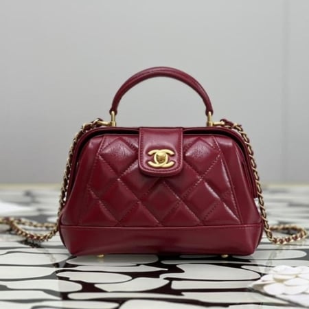 حقيبه من CHANEL