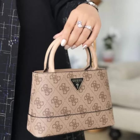 حقيبه من GUESS