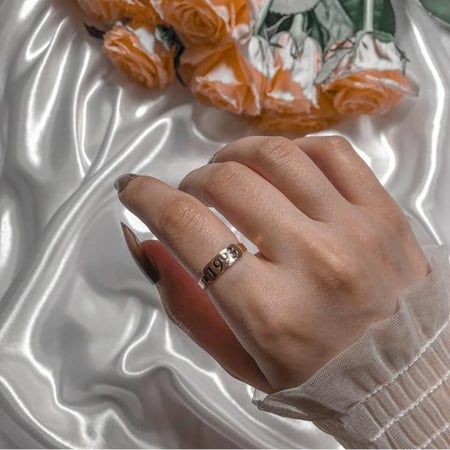 خاتم نسائي ناعم بالاسم او التاريخ حسب الطلب من كازار