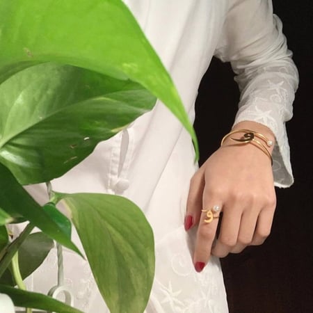 اسواره واخاتم بحرفك المميز حسب الطلب المصنوعه من الفضه الخالصه عيار 925 -كازار