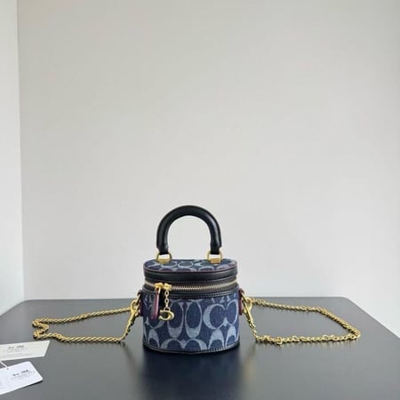 حقيبه من COACH