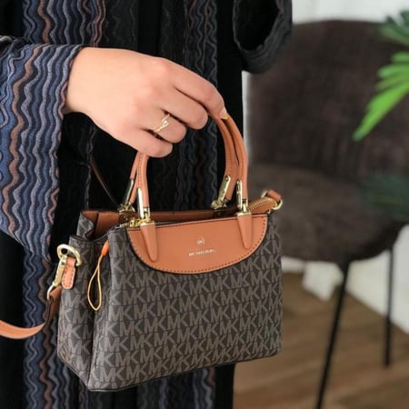 حقيبه من  Michael Kors