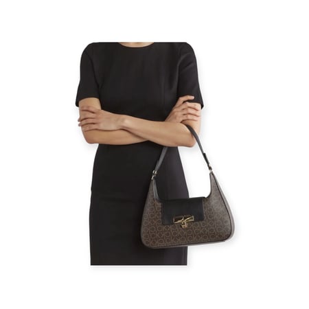 شنطة نسائية بتصميم راقي من ماركة كالفن