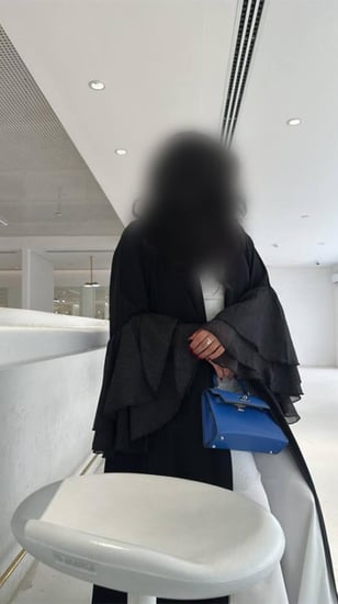 عباية اورقانزا – سواد فاحم ولمسة ملكية فاخرة