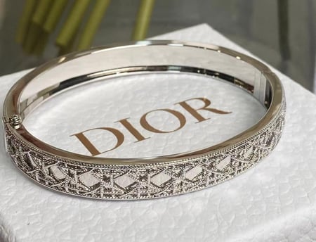 إسوارة ماركة ( DIOR )