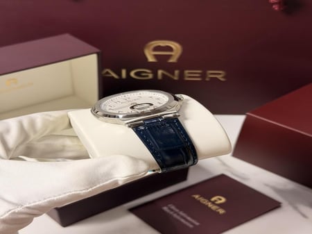 ساعات أقنر ( تافيانو ) جلد