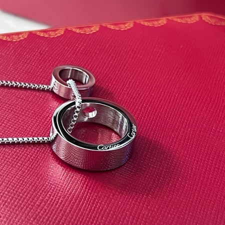 سلاسل ماركات نساء