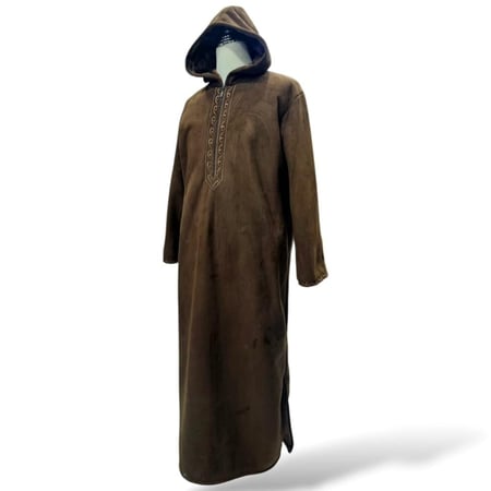 ثوب رجالي مخمل متوفر بعدة مقاسات -متجر شركة بشت المتألق