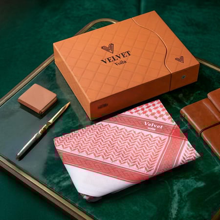 شماغ رجالي فاخر  Velvet Viola من التويجري للمستلزمات الرجالية