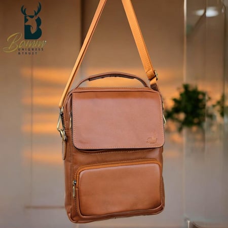 حقيبة كروس رجالي  جلد طبيعي أصيل من BAMM GULF موديل - 2228