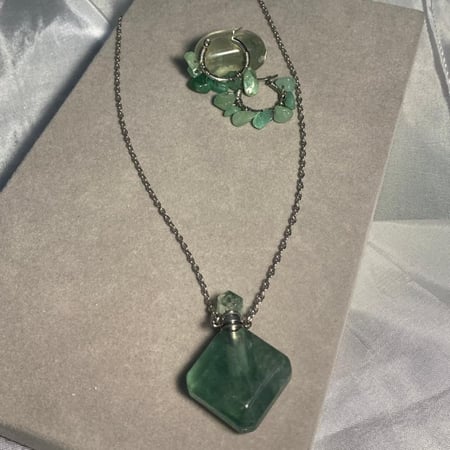 توله عطر fluorite