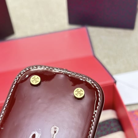 حقيبة توري بورش بعده الوان