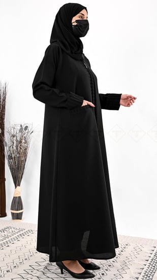 طرحة سادة متناسقة مع عباية نص كلوش