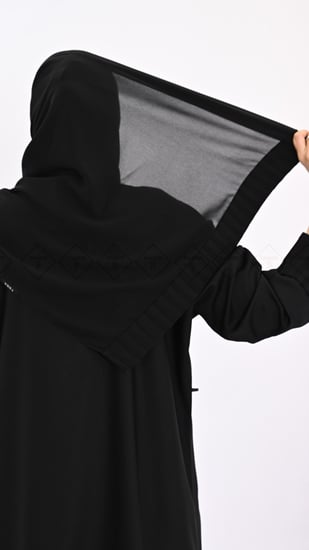 عباية نصف كلوش للدوام بجيوب بقماش كريب صالونة