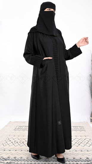 عباية نصف كلوش للدوام بجيوب بقماش كريب صالونة