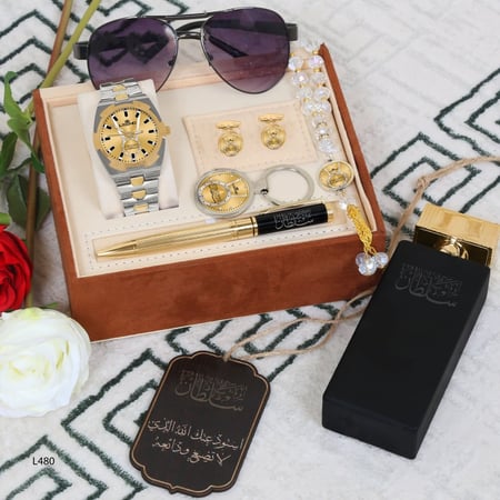 أطقم رجالية حديثة بساعة راقية وإكسسوارات مميزة بإسم من تحب