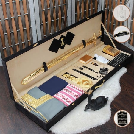 هدايا فخمه ملكيه بكس سيف دمشقي نحت ليزر ومشلح وشماغ ومجموعة اكسسوارات حسب الطلب