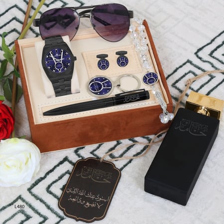 أطقم رجالية حديثة بساعة راقية وإكسسوارات مميزة بإسم من تحب